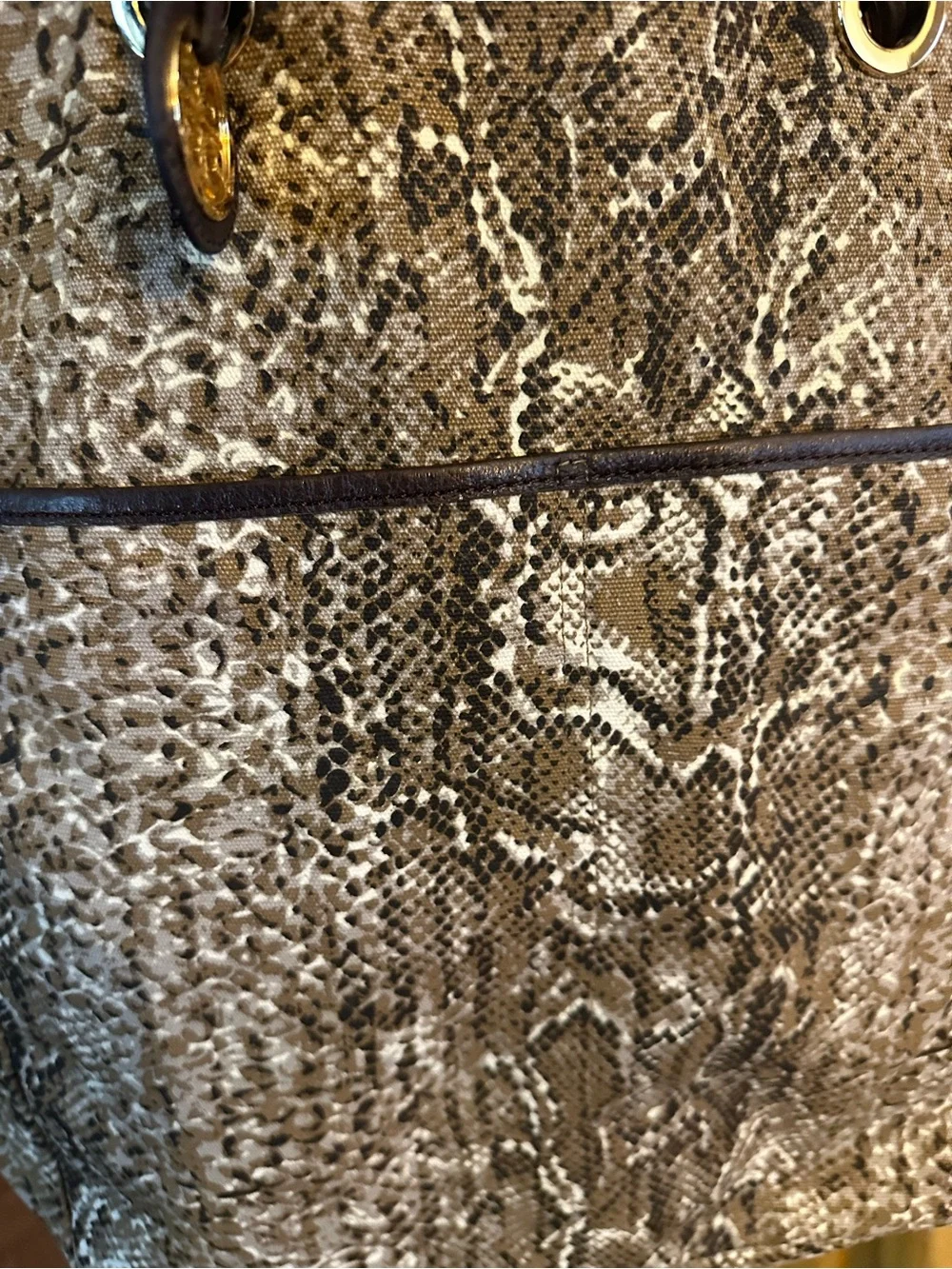 N/A stylish snake
